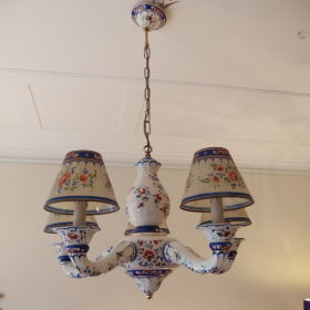kroonluchter-porselein-handbeschilderd-lampenkap-provence-frankrijk-vintage