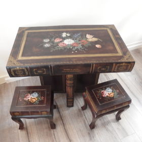 tafel-stoelen-boek-hout-leer-vintage